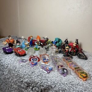Disney Infinity 1.0 Figurines & Power Discs Bundle (Some Duplicate Discs) & Case